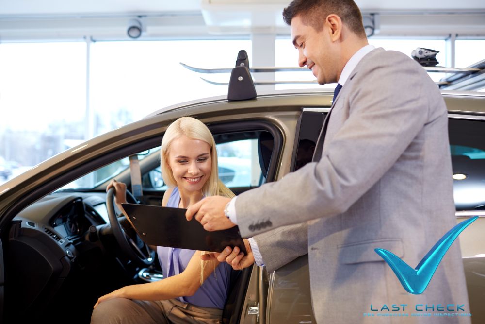 Last Check – Vehicle Inspection Report Sydney NSW Last Check inspector explaining a vehicle inspection report to a customer in Sydney NSW